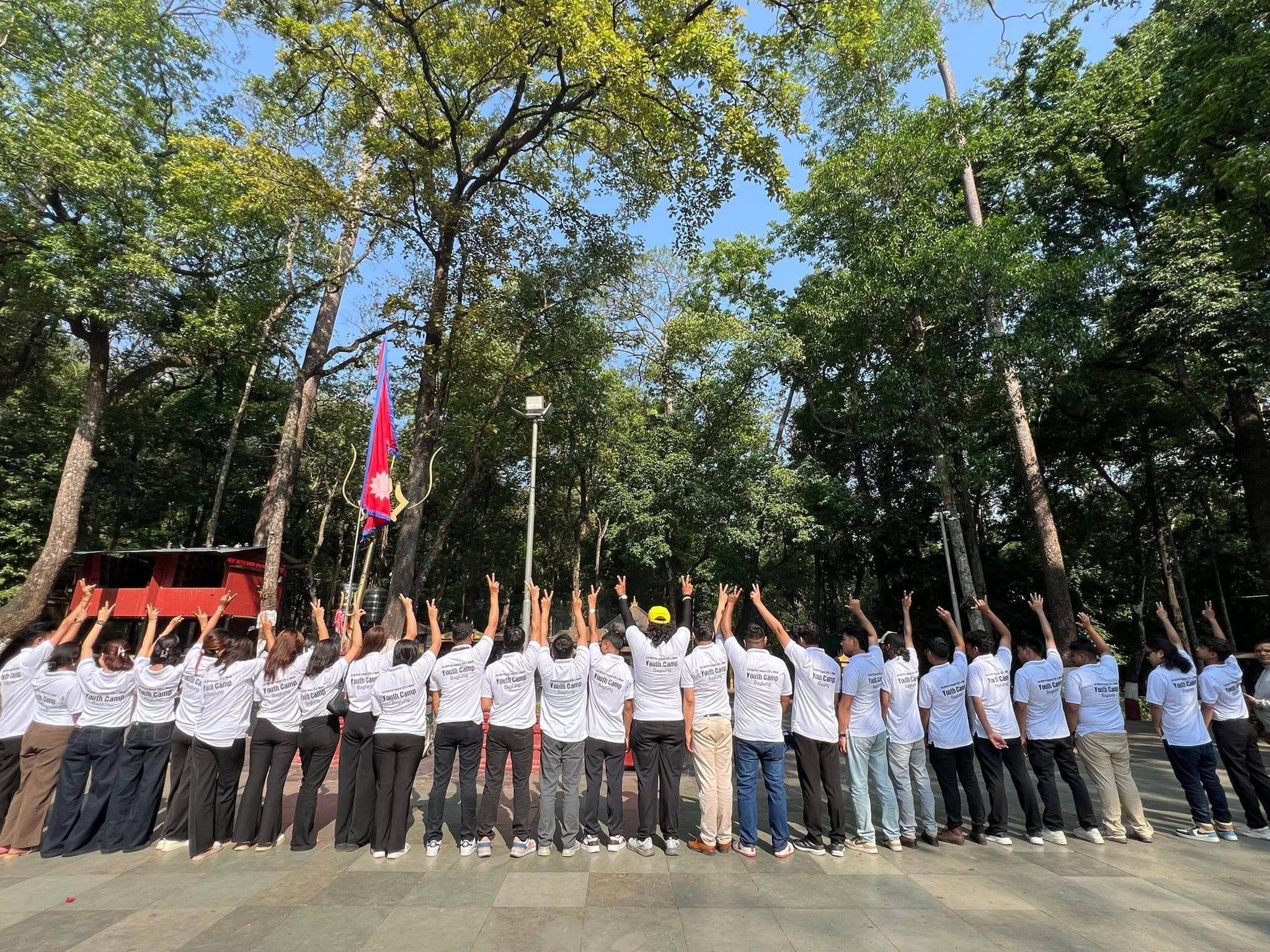 Leos at a youth camp